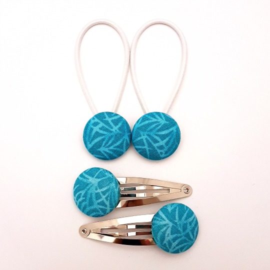 Teal leaves 23mm button set